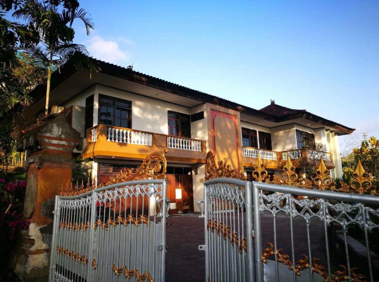 Room4, Number3 Wisma tamu